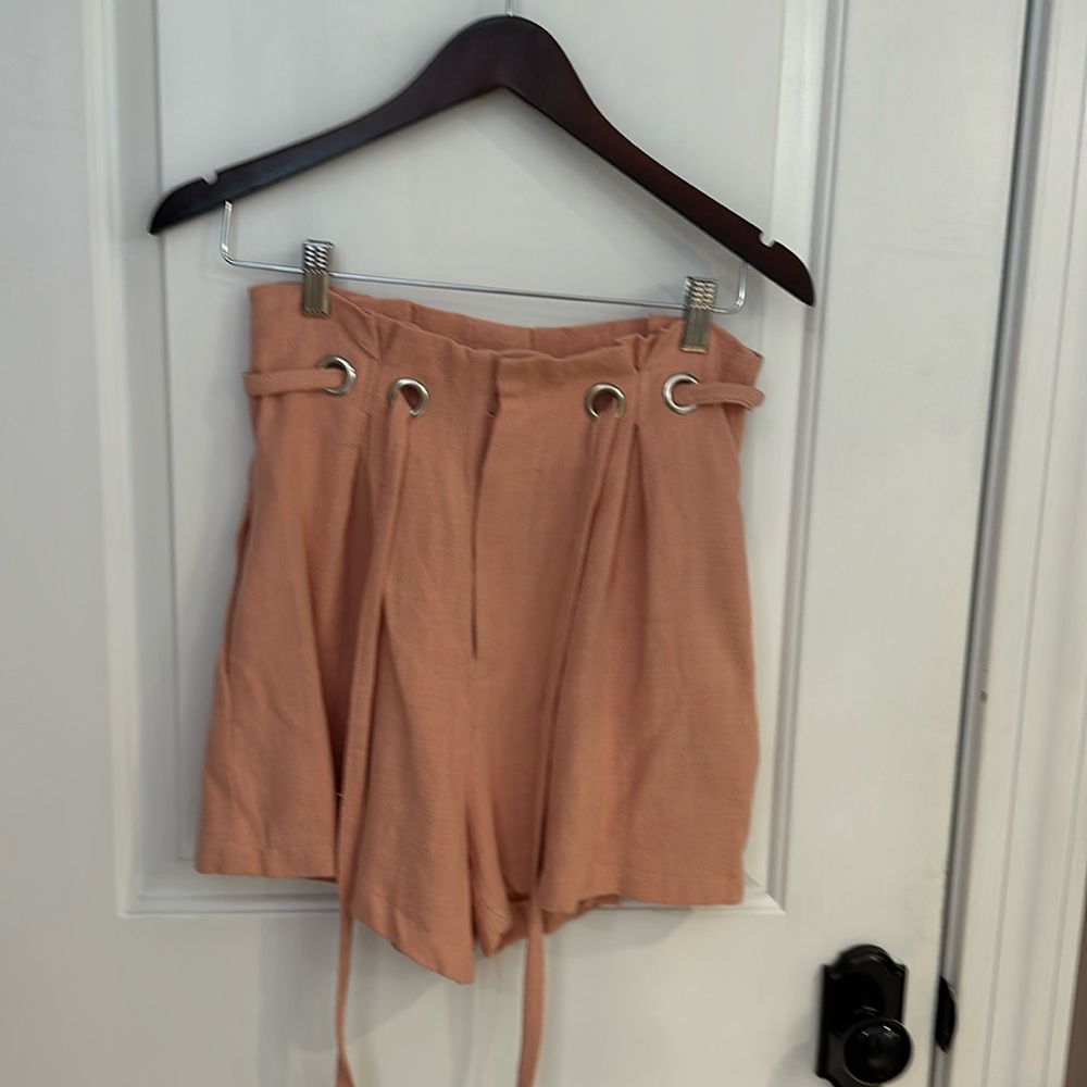 Women’s high waisted dress shorts with tie and pockets
